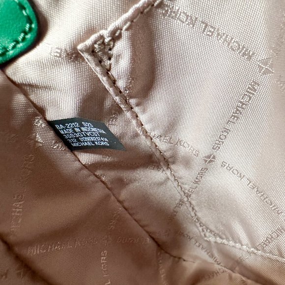 MICHAEL KORS JET SET TRAVEL SMALL CROSSBODY BAG WITH TECH PALMETTO GREEN - Picture 10 of 12